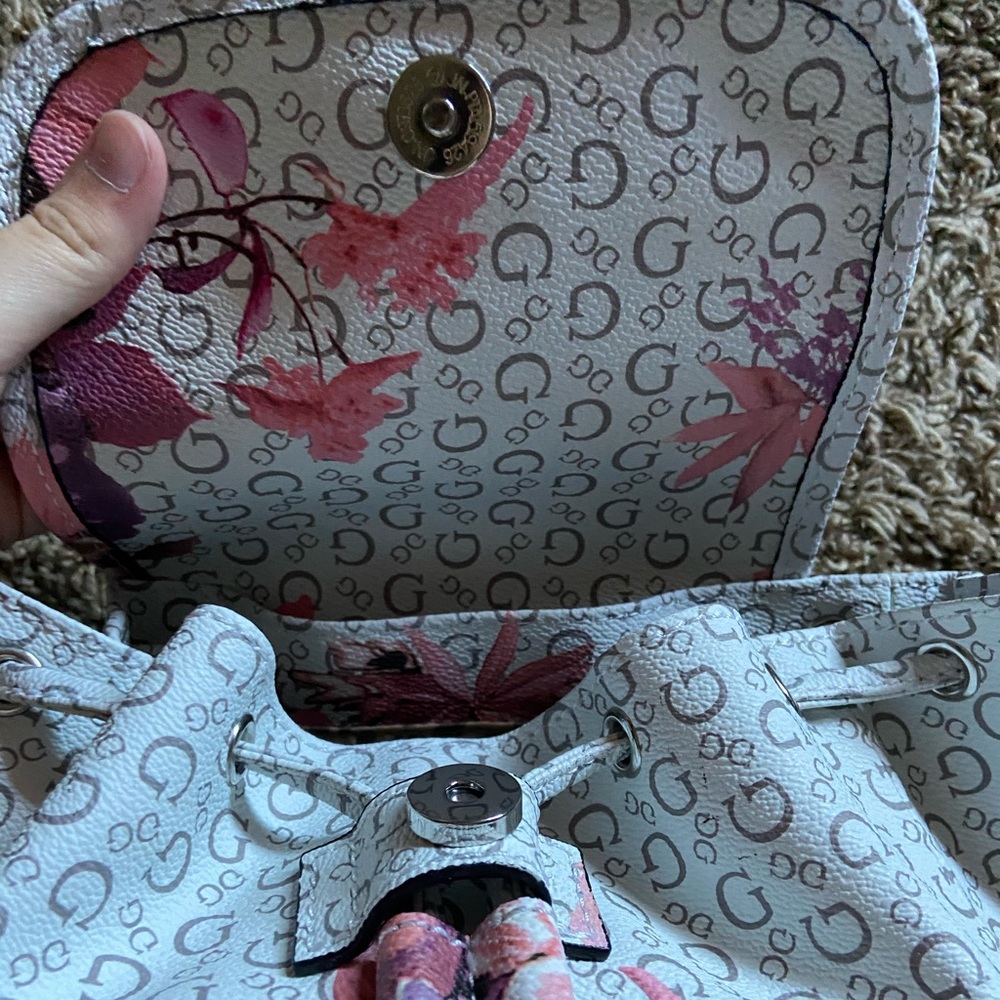 Guess Purse/Backpack - Picture 2 of 8